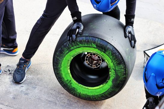 McLaren MCL35M flow-vis paint on a Pirelli tyre.
16.04.2021. Formula 1 World Championship, Rd 2, Emilia Romagna Grand Prix, Imola, Italy, Practice Day.
- www.xpbimages.com, EMail: requests@xpbimages.com © Copyright: Moy / XPB Images