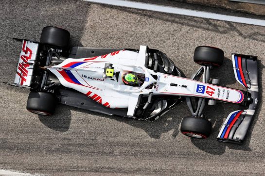 Mick Schumacher (GER) Haas VF-21.
17.04.2021. Formula 1 World Championship, Rd 2, Emilia Romagna Grand Prix, Imola, Italy, Qualifying Day.
- www.xpbimages.com, EMail: requests@xpbimages.com © Copyright: Batchelor / XPB Images