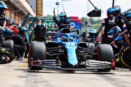 Fernando Alonso (ESP) Alpine F1 Team A521 practices a pit stop.
17.04.2021. Formula 1 World Championship, Rd 2, Emilia Romagna Grand Prix, Imola, Italy, Qualifying Day.
- www.xpbimages.com, EMail: requests@xpbimages.com © Copyright: Moy / XPB Images