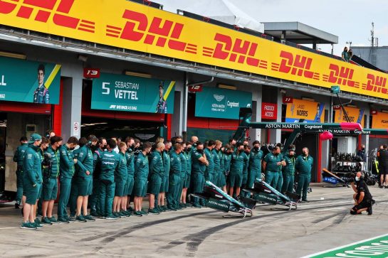 Aston Martin F1 Team observe a minute's silence for HRH Prince Philip, Duke of Edinburgh.
17.04.2021. Formula 1 World Championship, Rd 2, Emilia Romagna Grand Prix, Imola, Italy, Qualifying Day.
- www.xpbimages.com, EMail: requests@xpbimages.com © Copyright: Moy / XPB Images