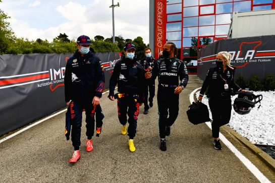(L to R): Max Verstappen (NLD) Red Bull Racing with Sergio Perez (MEX) Red Bull Racing and Lewis Hamilton (GBR) Mercedes AMG F1.
17.04.2021. Formula 1 World Championship, Rd 2, Emilia Romagna Grand Prix, Imola, Italy, Qualifying Day.
- www.xpbimages.com, EMail: requests@xpbimages.com © Copyright: FIA Pool Image for Editorial Use Only