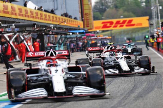 Antonio Giovinazzi (ITA) Alfa Romeo Racing C41 follows team mate Kimi Raikkonen (FIN) Alfa Romeo Racing C41 out of the pits.
17.04.2021. Formula 1 World Championship, Rd 2, Emilia Romagna Grand Prix, Imola, Italy, Qualifying Day.
- www.xpbimages.com, EMail: requests@xpbimages.com © Copyright: Bearne / XPB Images