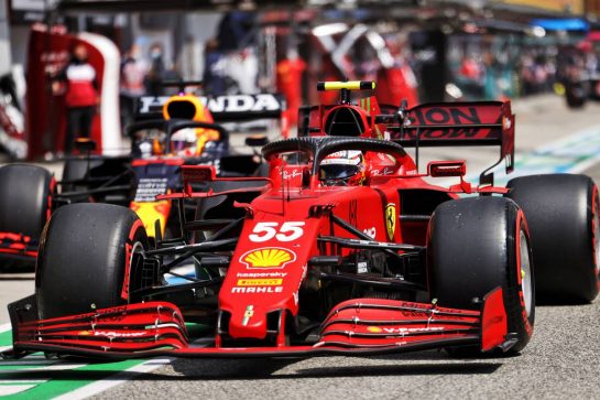 Carlos Sainz Jr (ESP) Ferrari SF-21.
17.04.2021. Formula 1 World Championship, Rd 2, Emilia Romagna Grand Prix, Imola, Italy, Qualifying Day.
- www.xpbimages.com, EMail: requests@xpbimages.com © Copyright: Bearne / XPB Images