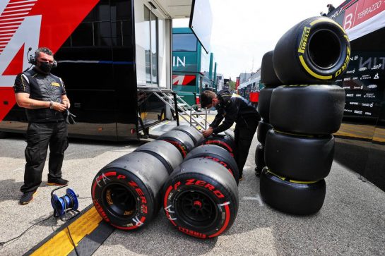 Alpine F1 Team - Pirelli tyres.
17.04.2021. Formula 1 World Championship, Rd 2, Emilia Romagna Grand Prix, Imola, Italy, Qualifying Day.
- www.xpbimages.com, EMail: requests@xpbimages.com © Copyright: Moy / XPB Images