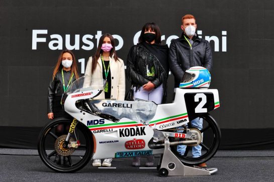 F1 pays tribute to two time 125cc World Champion and Moto GP Team Manager Fausto Gresini (ITA).
18.04.2021. Formula 1 World Championship, Rd 2, Emilia Romagna Grand Prix, Imola, Italy, Race Day.
- www.xpbimages.com, EMail: requests@xpbimages.com &copy; Copyright: Moy / XPB Images