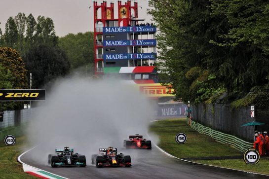 Max Verstappen (NLD) Red Bull Racing RB16B leads Lewis Hamilton (GBR) Mercedes AMG F1 W12 at the start of the race.
18.04.2021. Formula 1 World Championship, Rd 2, Emilia Romagna Grand Prix, Imola, Italy, Race Day.
- www.xpbimages.com, EMail: requests@xpbimages.com &copy; Copyright: Batchelor / XPB Images