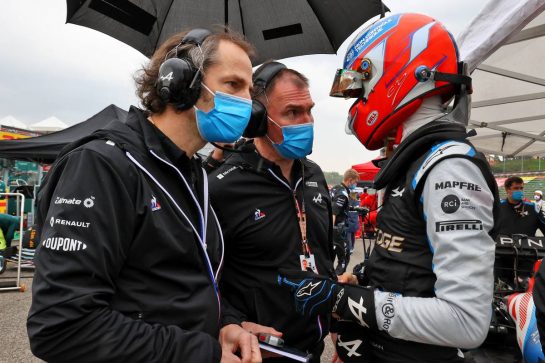 Esteban Ocon (FRA) Alpine F1 Team with Ciaron Pilbeam (GBR) Alpine F1 Team Chief Race Engineer and Alan Permane (GBR) Alpine F1 Team Trackside Operations Director.
18.04.2021. Formula 1 World Championship, Rd 2, Emilia Romagna Grand Prix, Imola, Italy, Race Day.
- www.xpbimages.com, EMail: requests@xpbimages.com &copy; Copyright: Moy / XPB Images