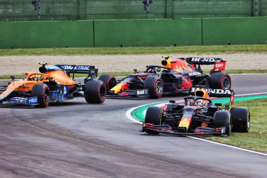 Max Verstappen (NLD) Red Bull Racing RB16B runs wide at the restart.
18.04.2021. Formula 1 World Championship, Rd 2, Emilia Romagna Grand Prix, Imola, Italy, Race Day.
- www.xpbimages.com, EMail: requests@xpbimages.com &copy; Copyright: Charniaux / XPB Images