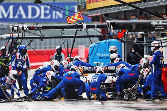 Nikita Mazepin (RUS) Haas F1 Team VF-21 makes a pit stop.
18.04.2021. Formula 1 World Championship, Rd 2, Emilia Romagna Grand Prix, Imola, Italy, Race Day.
- www.xpbimages.com, EMail: requests@xpbimages.com &copy; Copyright: Moy / XPB Images