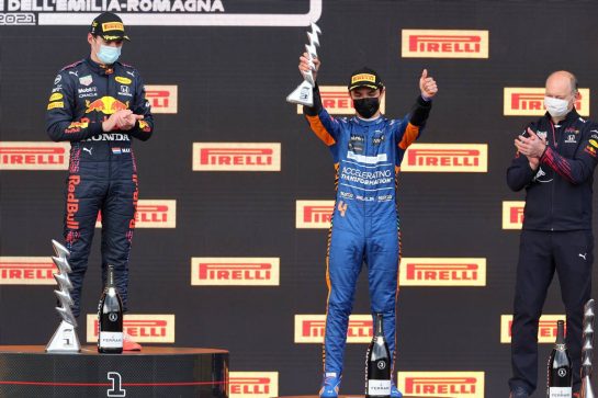 Max Verstappen (NLD), Red Bull Racing, Lando Norris (GBR), McLaren F1 Team and Karl Sengstbratl, Red Bull Racing Finance & Operations Director
18.04.2021. Formula 1 World Championship, Rd 2, Emilia Romagna Grand Prix, Imola, Italy, Race Day.
- www.xpbimages.com, EMail: requests@xpbimages.com &copy; Copyright: Charniaux / XPB Images