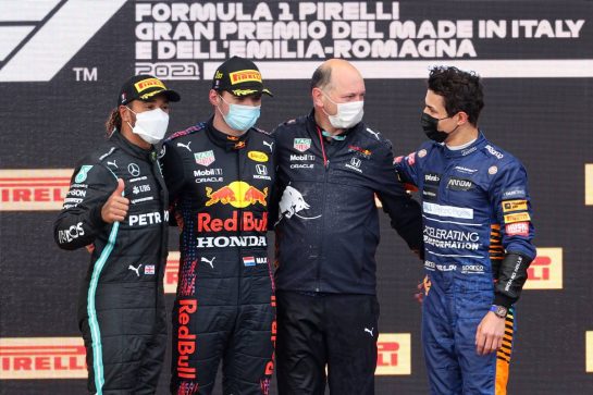 Lewis Hamilton (GBR), Mercedes AMG F1 , Max Verstappen (NLD), Red Bull Racing, Lando Norris (GBR), McLaren F1 Team and Karl Sengstbratl, Red Bull Racing Finance & Operations Director
18.04.2021. Formula 1 World Championship, Rd 2, Emilia Romagna Grand Prix, Imola, Italy, Race Day.
- www.xpbimages.com, EMail: requests@xpbimages.com &copy; Copyright: Charniaux / XPB Images