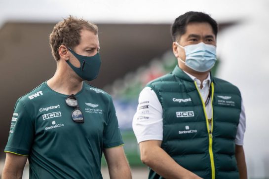 Sebastian Vettel (GER) Aston Martin F1 Team with Jun Matsuzaki (JPN) Aston Martin F1 Team Senior Tyre Engineer.
29.04.2021. Formula 1 World Championship, Rd 3, Portuguese Grand Prix, Portimao, Portugal, Preparation Day.
- www.xpbimages.com, EMail: requests@xpbimages.com © Copyright: Bearne / XPB Images