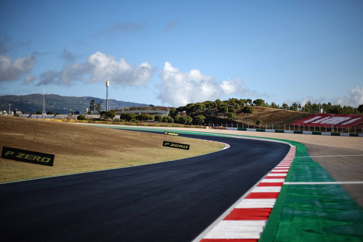 Drivers already falling foul of track limits at Portimão
