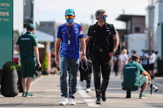 (L to R): Fernando Alonso (ESP) Alpine F1 Team with Edoardo Bendinelli (ITA) Alpine F1 Team Personal Trainer.
07.05.2021 Formula 1 World Championship, Rd 4, Spanish Grand Prix, Barcelona, Spain, Practice Day.
- www.xpbimages.com, EMail: requests@xpbimages.com &copy; Copyright: Charniaux / XPB Images