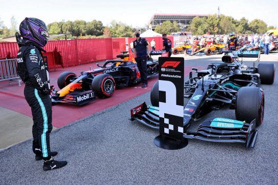 Pole sitter Lewis Hamilton (GBR) Mercedes AMG F1 W12 in qualifying parc ferme.
08.05.2021. Formula 1 World Championship, Rd 4, Spanish Grand Prix, Barcelona, Spain, Qualifying Day.
- www.xpbimages.com, EMail: requests@xpbimages.com © Copyright: Batchelor / XPB Images