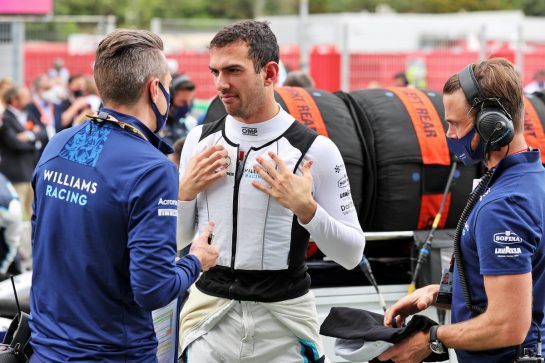 (L to R): Gaetan Jego, Williams Racing Race Engineer with Nicholas Latifi (CDN) Williams Racing on the grid.
09.05.2021. Formula 1 World Championship, Rd 4, Spanish Grand Prix, Barcelona, Spain, Race Day.
- www.xpbimages.com, EMail: requests@xpbimages.com © Copyright: Batchelor / XPB Images