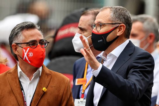 (L to R): Ramon Tremosa (ESP) Catalan Minister of Business and Knowledge and President of Circuit de Barcelona-Catalunya on the grid with Stefano Domenicali (ITA) Formula One President and CEO.
09.05.2021. Formula 1 World Championship, Rd 4, Spanish Grand Prix, Barcelona, Spain, Race Day.
- www.xpbimages.com, EMail: requests@xpbimages.com © Copyright: Moy / XPB Images