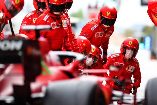 Charles Leclerc (MON) Ferrari SF-21 makes a pit stop.
09.05.2021. Formula 1 World Championship, Rd 4, Spanish Grand Prix, Barcelona, Spain, Race Day.
- www.xpbimages.com, EMail: requests@xpbimages.com © Copyright: Charniaux / XPB Images
