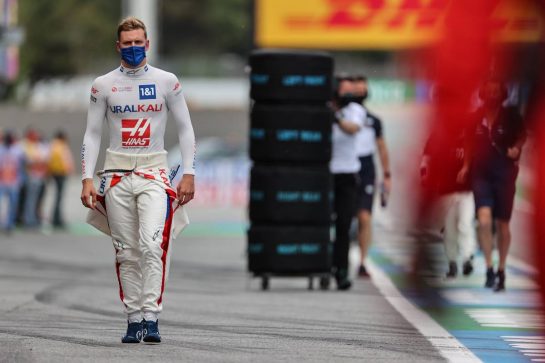 Mick Schumacher (GER) Haas F1 Team on the grid.
09.05.2021. Formula 1 World Championship, Rd 4, Spanish Grand Prix, Barcelona, Spain, Race Day.
- www.xpbimages.com, EMail: requests@xpbimages.com © Copyright: Charniaux / XPB Images