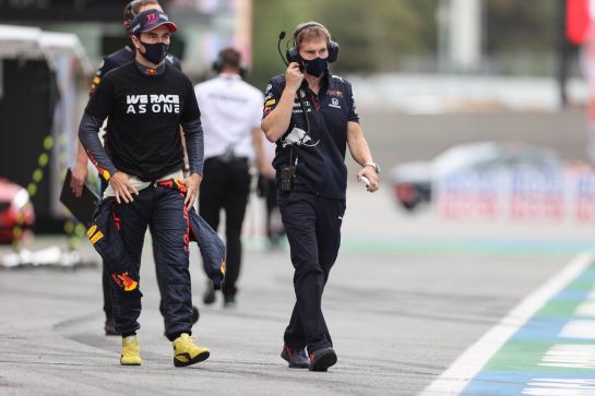 Sergio Perez (MEX) Red Bull Racing with Xavi Martos (ESP) Red Bull Racing F1 Team Physio.
09.05.2021. Formula 1 World Championship, Rd 4, Spanish Grand Prix, Barcelona, Spain, Race Day.
- www.xpbimages.com, EMail: requests@xpbimages.com © Copyright: Charniaux / XPB Images