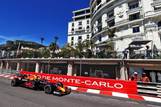 Sergio Perez (MEX) Red Bull Racing RB16B.
20.05.2021. Formula 1 World Championship, Rd 5, Monaco Grand Prix, Monte Carlo, Monaco, Practice Day.
- www.xpbimages.com, EMail: requests@xpbimages.com © Copyright: Moy / XPB Images