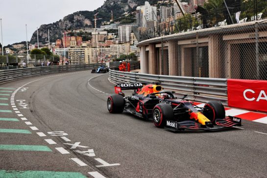 Max Verstappen (NLD) Red Bull Racing RB16B.
22.05.2021. Formula 1 World Championship, Rd 5, Monaco Grand Prix, Monte Carlo, Monaco, Qualifying Day.
- www.xpbimages.com, EMail: requests@xpbimages.com © Copyright: Batchelor / XPB Images