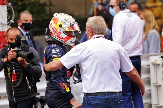 Race winner Max Verstappen (NLD) Red Bull Racing celebrates in parc ferme with Dr Helmut Marko (AUT) Red Bull Motorsport Consultant.
23.05.2021. Formula 1 World Championship, Rd 5, Monaco Grand Prix, Monte Carlo, Monaco, Race Day.
- www.xpbimages.com, EMail: requests@xpbimages.com © Copyright: Bearne / XPB Images