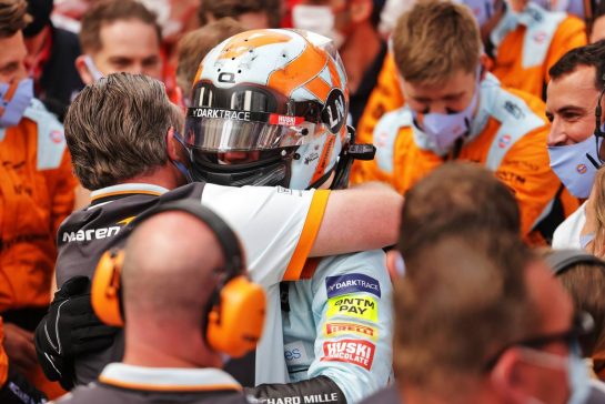 Lando Norris (GBR) McLaren celebrates his third position in parc ferme with Zak Brown (USA) McLaren Executive Director.
23.05.2021. Formula 1 World Championship, Rd 5, Monaco Grand Prix, Monte Carlo, Monaco, Race Day.
- www.xpbimages.com, EMail: requests@xpbimages.com © Copyright: Bearne / XPB Images