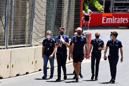 Nicholas Latifi (CDN) Williams Racing walks the circuit with the team.
03.06.2021. Formula 1 World Championship, Rd 6, Azerbaijan Grand Prix, Baku Street Circuit, Azerbaijan, Preparation Day.
- www.xpbimages.com, EMail: requests@xpbimages.com &copy; Copyright: Moy / XPB Images