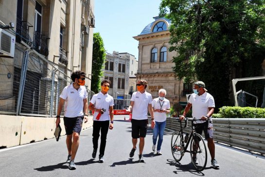 Lando Norris (GBR) McLaren walks the circuit with the team.
03.06.2021. Formula 1 World Championship, Rd 6, Azerbaijan Grand Prix, Baku Street Circuit, Azerbaijan, Preparation Day.
- www.xpbimages.com, EMail: requests@xpbimages.com &copy; Copyright: Moy / XPB Images