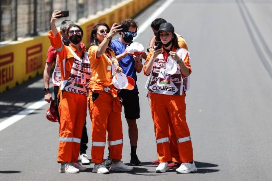 Fernando Alonso (ESP) Alpine F1 Team with marshals on the circuit.
03.06.2021. Formula 1 World Championship, Rd 6, Azerbaijan Grand Prix, Baku Street Circuit, Azerbaijan, Preparation Day.
- www.xpbimages.com, EMail: requests@xpbimages.com &copy; Copyright: Charniaux / XPB Images