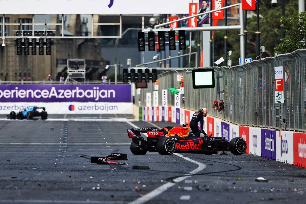 Max Verstappen (NLD) Red Bull Racing RB16B crashed out of the lead of the race. 06.06.2021. Formula 1 World Championship, Rd 6, Azerbaijan Grand Prix, Baku