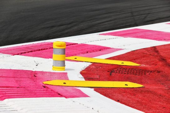 Circuit atmosphere - kerb detail.
17.06.2021. Formula 1 World Championship, Rd 7, French Grand Prix, Paul Ricard, France, Preparation Day.
- www.xpbimages.com, EMail: requests@xpbimages.com &copy; Copyright: Moy / XPB Images