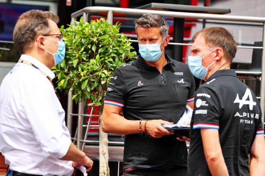 Marcin Budkowski (POL) Alpine F1 Team Executive Director (Centre) with Nicholas Tombazis (GRE) FIA Head of Single-Seater Technical Matters (Left) and Alan Permane (GBR) Alpine F1 Team Trackside Operations Director (Right).
17.06.2021. Formula 1 World Championship, Rd 7, French Grand Prix, Paul Ricard, France, Preparation Day.
- www.xpbimages.com, EMail: requests@xpbimages.com &copy; Copyright: Moy / XPB Images