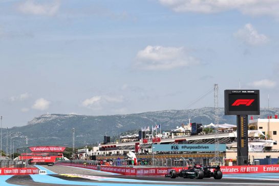 Lewis Hamilton (GBR) Mercedes AMG F1 W12.
18.06.2021. Formula 1 World Championship, Rd 7, French Grand Prix, Paul Ricard, France, Practice Day.
- www.xpbimages.com, EMail: requests@xpbimages.com © Copyright: Charniaux / XPB Images