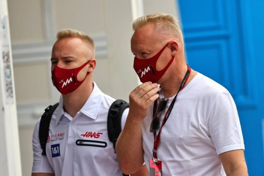 Nikita Mazepin (RUS) Haas F1 Team with his father Dmitry Mazepin (RUS) Uralchem Chairman.
19.06.2021. Formula 1 World Championship, Rd 7, French Grand Prix, Paul Ricard, France, Qualifying Day.
- www.xpbimages.com, EMail: requests@xpbimages.com &copy; Copyright: Moy / XPB Images