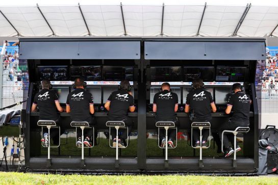 Alpine F1 Team pit gantry.
19.06.2021. Formula 1 World Championship, Rd 7, French Grand Prix, Paul Ricard, France, Qualifying Day.
- www.xpbimages.com, EMail: requests@xpbimages.com &copy; Copyright: Moy / XPB Images