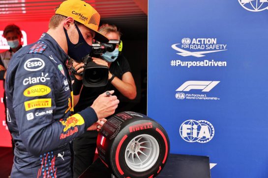 Max Verstappen (NLD) Red Bull Racing celebrates with the Pirelli Pole Position Award in qualifying parc ferme.
19.06.2021. Formula 1 World Championship, Rd 7, French Grand Prix, Paul Ricard, France, Qualifying Day.
- www.xpbimages.com, EMail: requests@xpbimages.com &copy; Copyright: Batchelor / XPB Images