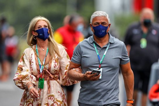 Marilena Latifi and Michael Latifi (CDN), mother and father of Nicholas Latifi (CDN) Williams Racing.
19.06.2021. Formula 1 World Championship, Rd 7, French Grand Prix, Paul Ricard, France, Qualifying Day.
- www.xpbimages.com, EMail: requests@xpbimages.com &copy; Copyright: Moy / XPB Images