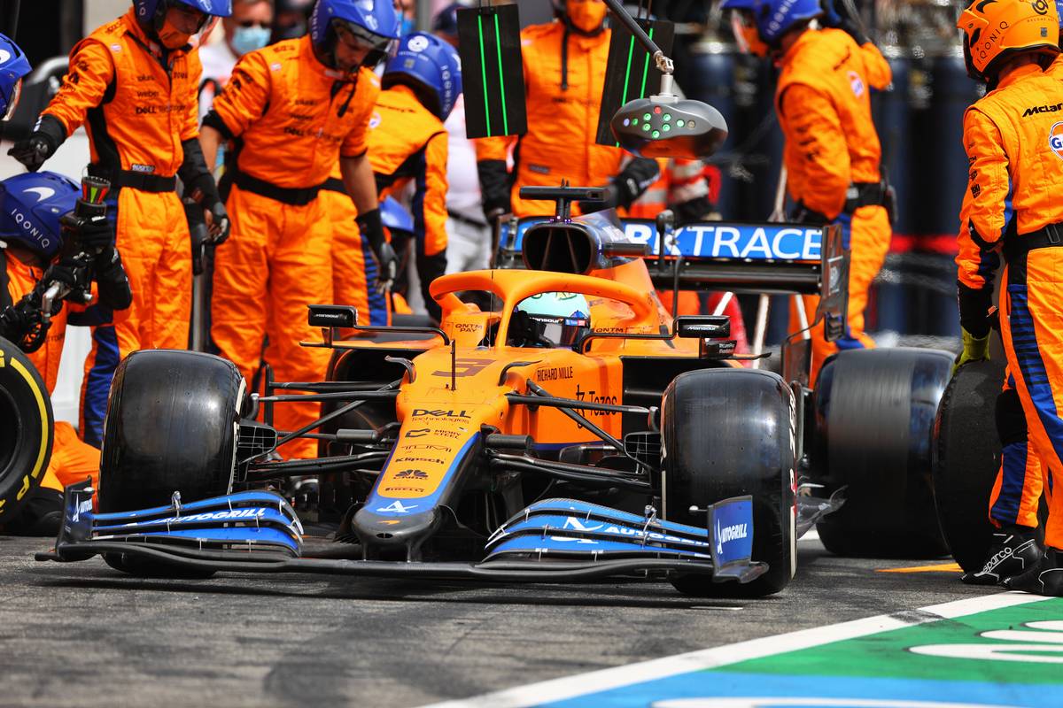 Daniel Ricciardo (AUS) McLaren MCL35M makes a pit stop. 20.06.2021. Formula 1 World Championship, Rd 7, French Grand Prix, Paul Ricard