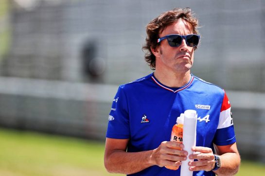 Fernando Alonso (ESP) Alpine F1 Team walks the circuit.
24.06.2021. Formula 1 World Championship, Rd 8, Steiermark Grand Prix, Spielberg, Austria, Preparation Day.
- www.xpbimages.com, EMail: requests@xpbimages.com © Copyright: Batchelor / XPB Images