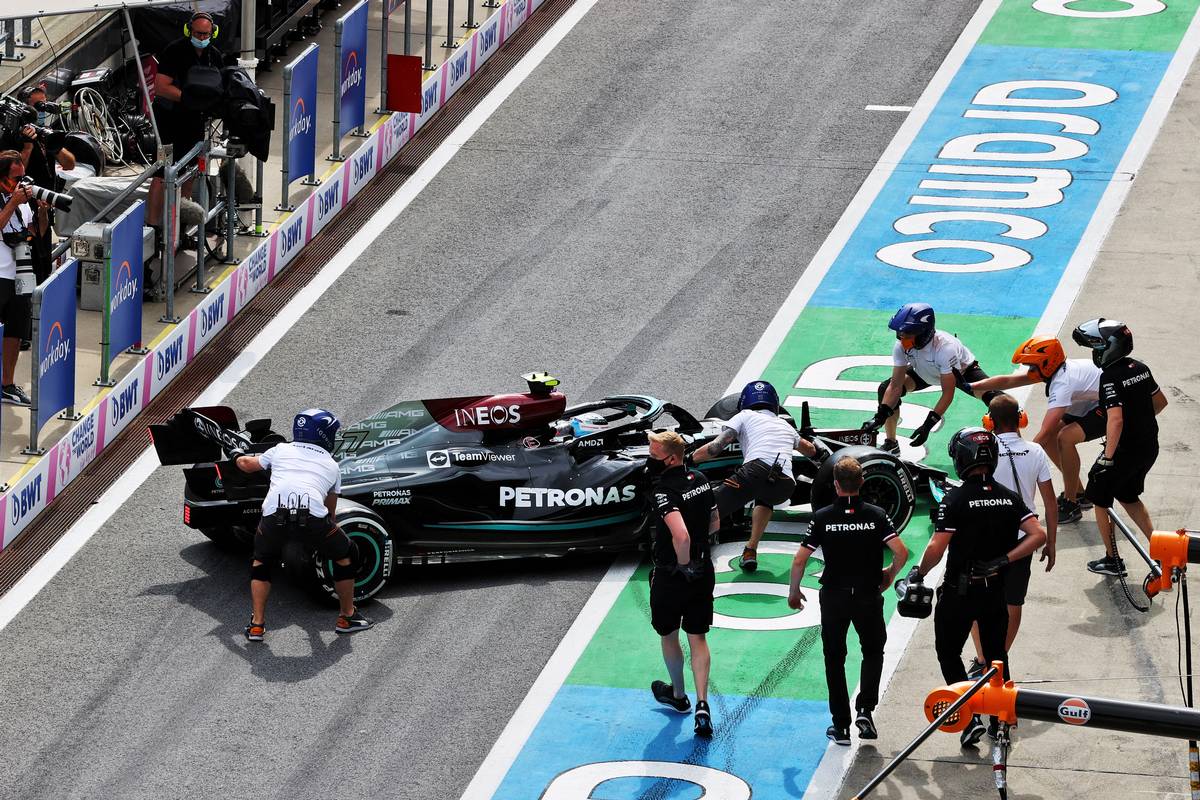 Bottas: Three-place grid drop for ‘dangerous’ pit lane mishap