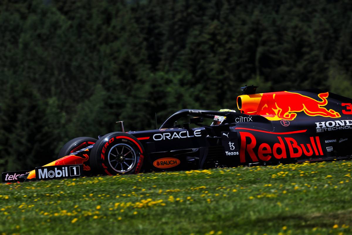 Hamilton edges Verstappen in final Styrian GP practice