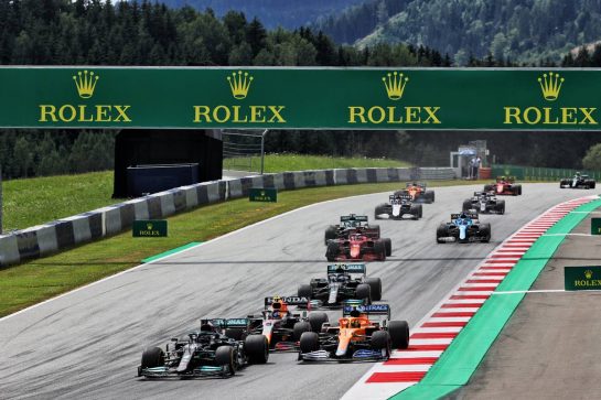 Lewis Hamilton (GBR) Mercedes AMG F1 W12 leads Lando Norris (GBR) McLaren MCL35M and Sergio Perez (MEX) Red Bull Racing RB16B at the start of the race.
27.06.2021. Formula 1 World Championship, Rd 8, Steiermark Grand Prix, Spielberg, Austria, Race Day.
- www.xpbimages.com, EMail: requests@xpbimages.com © Copyright: Batchelor / XPB Images