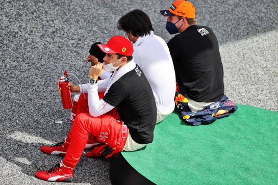 Charles Leclerc (MON) Ferrari with Carlos Sainz Jr (ESP) Ferrari and Max Verstappen (NLD) Red Bull Racing on the grid.
27.06.2021. Formula 1 World Championship, Rd 8, Steiermark Grand Prix, Spielberg, Austria, Race Day.
- www.xpbimages.com, EMail: requests@xpbimages.com © Copyright: Moy / XPB Images