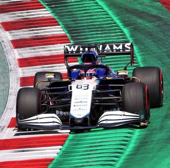 Russell has ‘nothing to lose’ competing with Hamilton