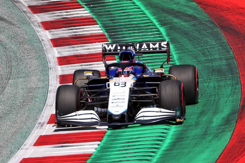 Russell has ‘nothing to lose’ competing with Hamilton