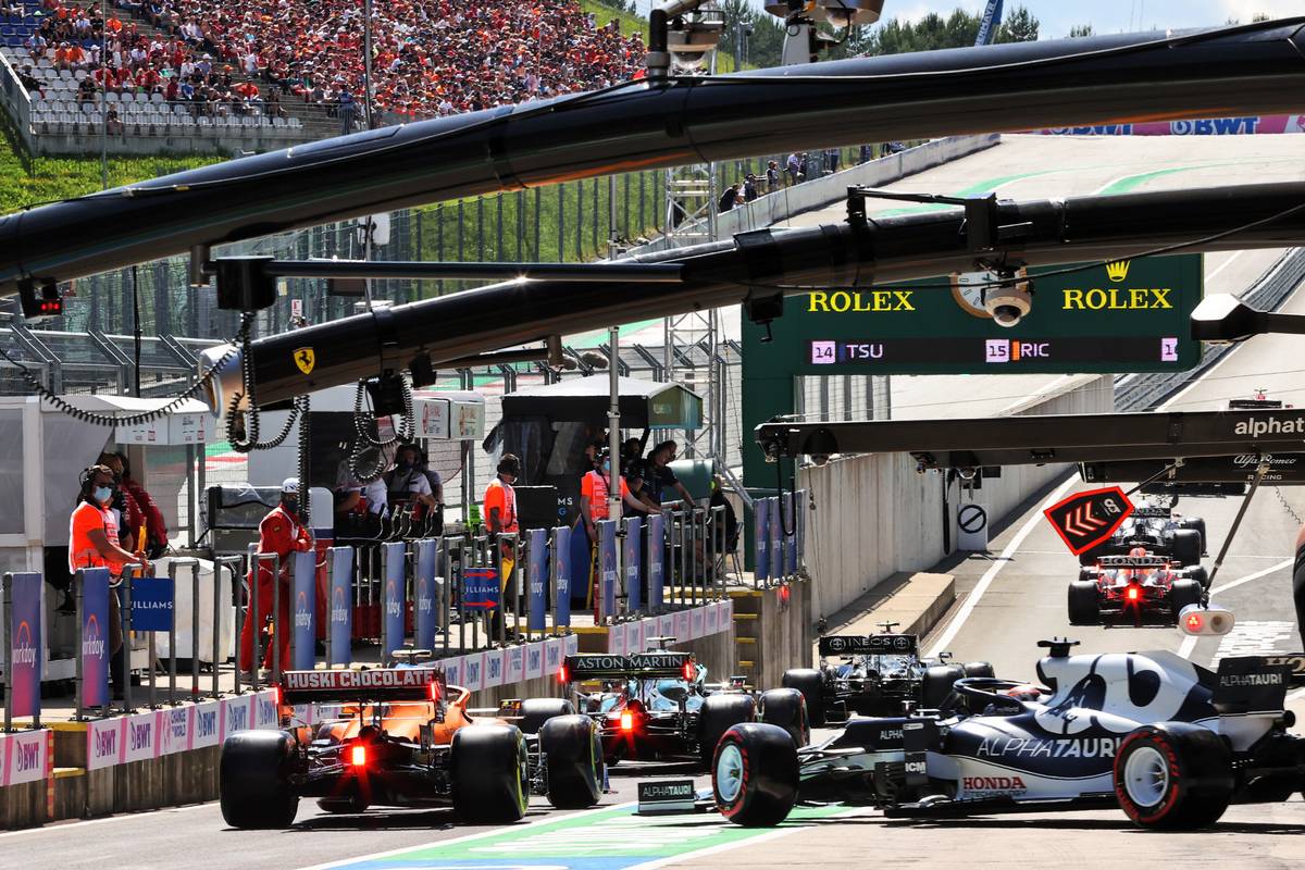 Verstappen narrowly on pole as Norris snatches second