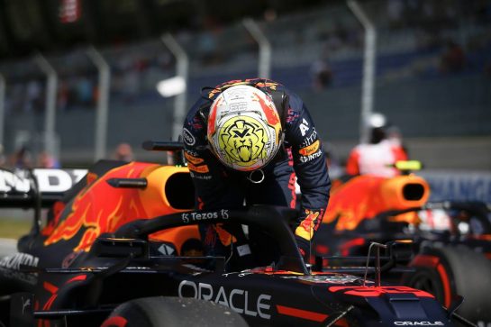 Pole sitter Max Verstappen (NLD) Red Bull Racing RB16B in qualifying parc ferme.
03.07.2021. Formula 1 World Championship, Rd 9, Austrian Grand Prix, Spielberg, Austria, Qualifying Day.
- www.xpbimages.com, EMail: requests@xpbimages.com &copy; Copyright: FIA Pool Image for Editorial Use Only