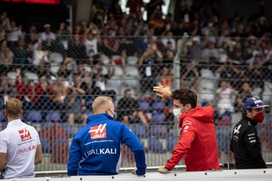 (L to R): Nikita Mazepin (RUS) Haas F1 Team and Charles Leclerc (MON) Ferrari on the drivers parade.
04.07.2021. Formula 1 World Championship, Rd 9, Austrian Grand Prix, Spielberg, Austria, Race Day.
- www.xpbimages.com, EMail: requests@xpbimages.com © Copyright: Bearne / XPB Images